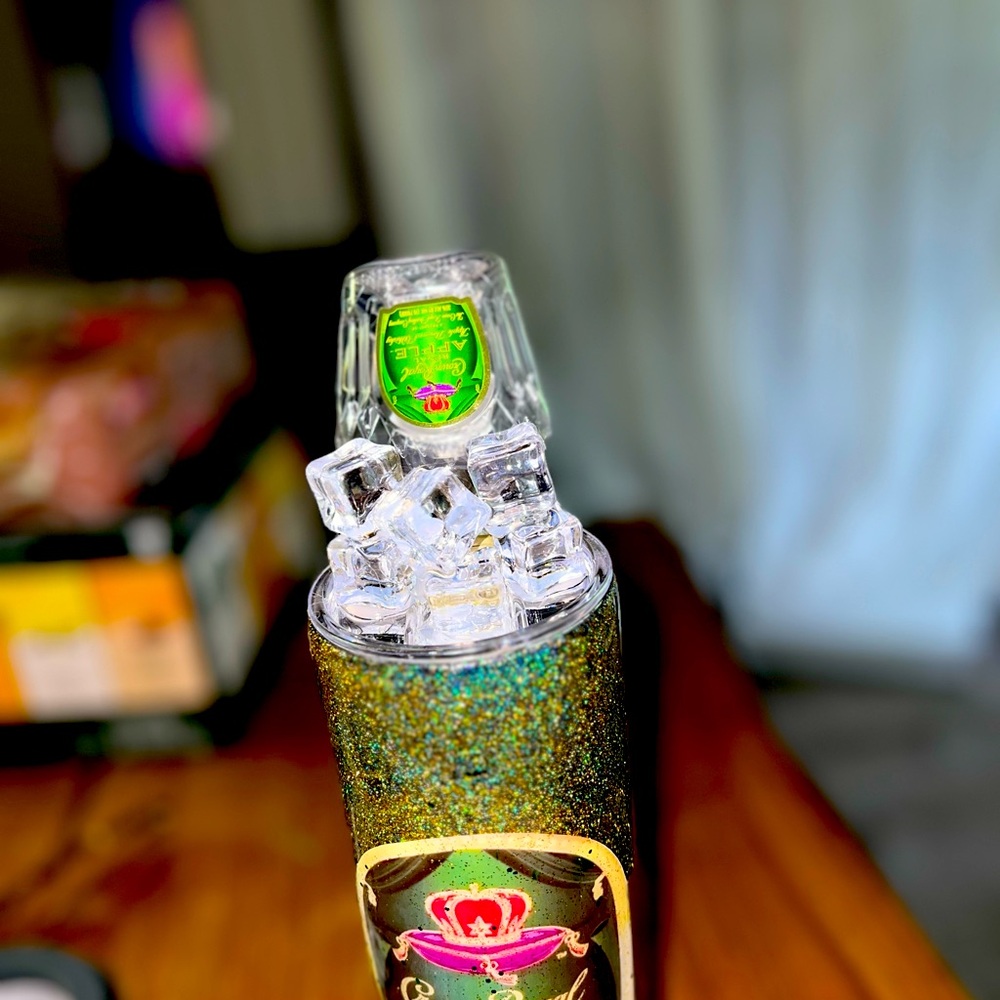 Crown Apple tumbler